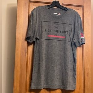 UFC x Reebok Gray and Red Short Sleeve T-Shirt Size Medium NWOT